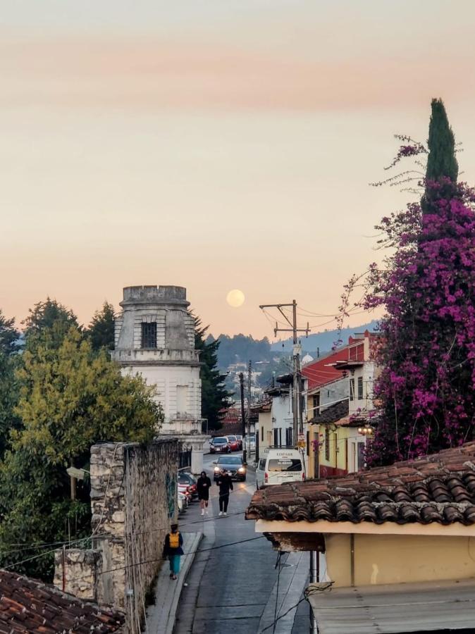 Casa Satoshi Pansiyon San Cristóbal de Las Casas Dış mekan fotoğraf